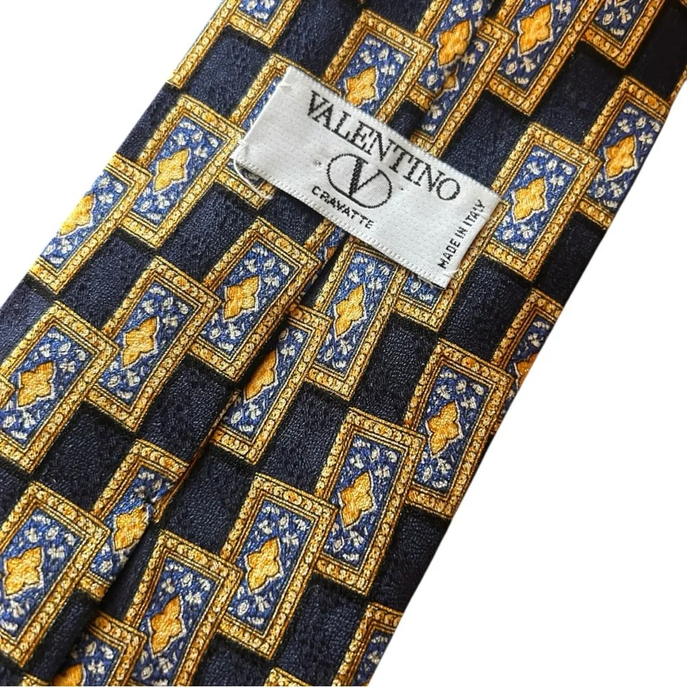 Vintage Valentino men’s tie 100% silk made in Italy